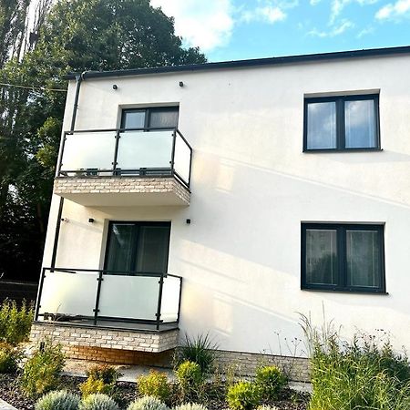 Urban Green Apartment Lipótszentmiklós Kültér fotó