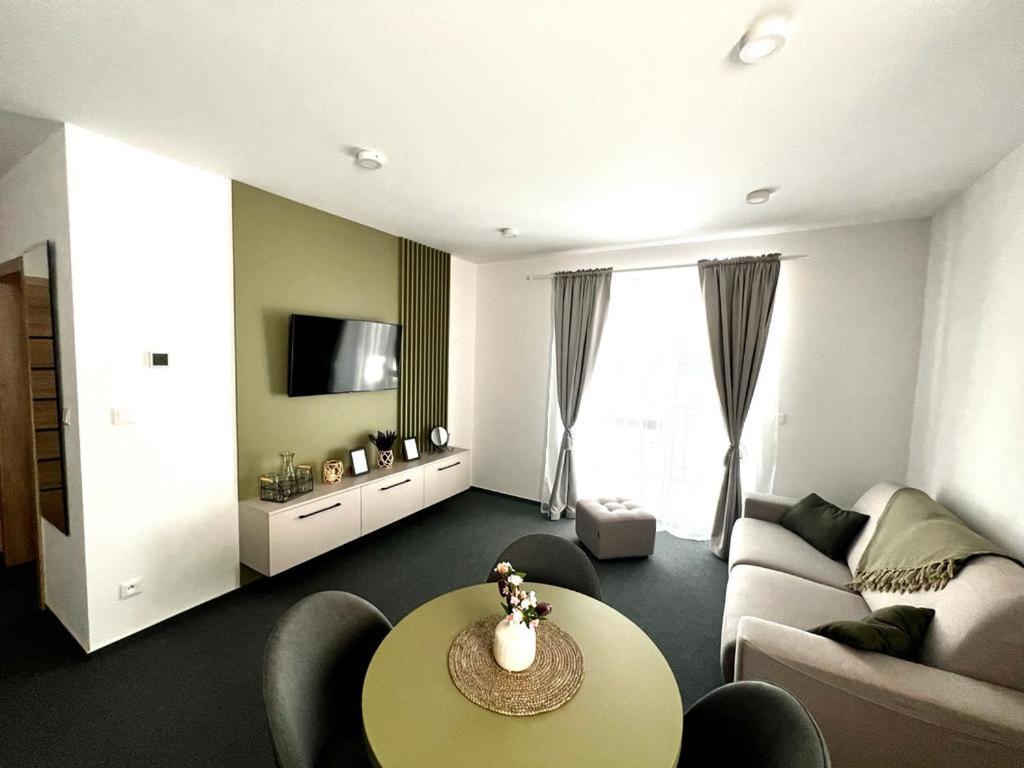 Urban Green Apartment Lipótszentmiklós Kültér fotó